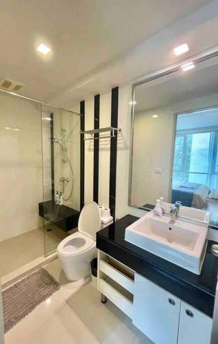 Bilik mandi di 1 Bedroom in sukhumvit CBD 5 min to BTS Phromphong