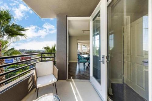 Beautiful & Spacious Santa Monica Retreat 3BD 2BA