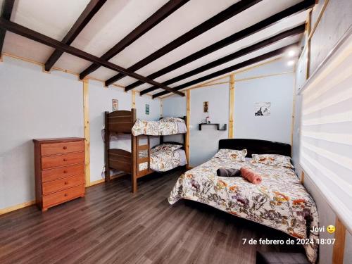 A bed or beds in a room at Cabaña 2 Atardecer Fandango
