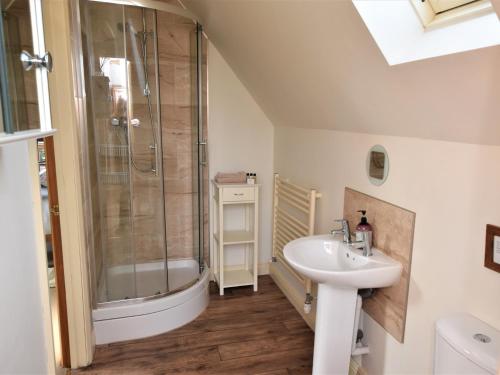 a bathroom with a sink and a shower at 3 Bed in Ledbury 77379 