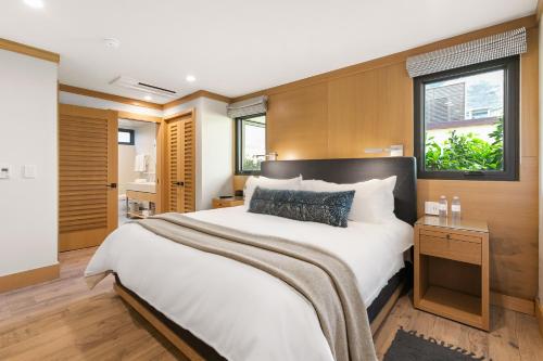 a bedroom with a large bed and a window at SA Carbon Beach Suites in Malibu