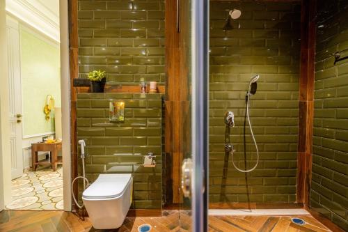 Koupelna v ubytování ELIVAAS 4 BHK with Pvt Pool - Suntuarios