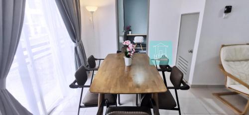 a dining room with a wooden table and chairs at HYDA Homestay Melaka, Durian Tunggal in Kampong Tengah