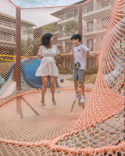 a boy and a girl standing in a batting cage at Holiday Inn Resort Samui Bophut Beach by IHG in Bophut 