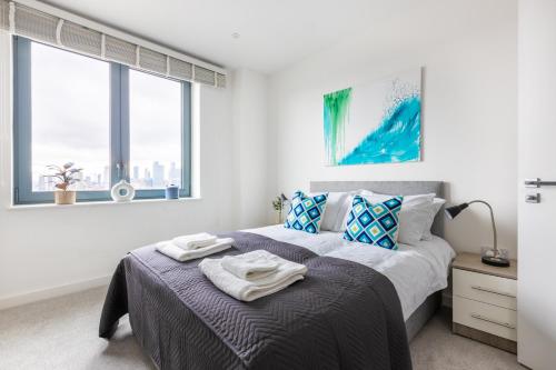 Lova arba lovos apgyvendinimo įstaigoje Modern 2BD Flat in Canary Wharf With City and River Views
