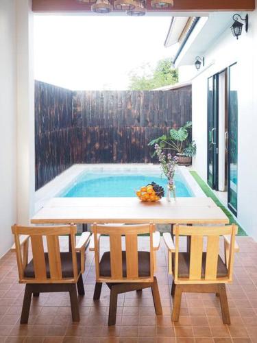 The swimming pool at or close to Yada house onsen pool villa