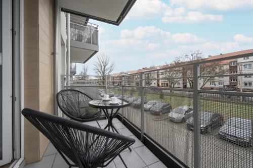 Balkón alebo terasa v ubytovaní Klimasa White&Blue Apartment with Balcony in Wrocław by Noclegi Renters