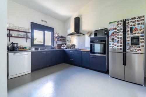Η κουζίνα ή μικρή κουζίνα στο Villa cactus avec piscine et vue mer
