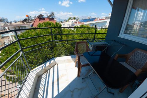 Balkón nebo terasa v ubytování REGA OTEL