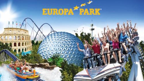 a group of people on a roller coaster at an amusement park at Mobile home proche Europapark et rulantica proche allemagne in Boofzheim