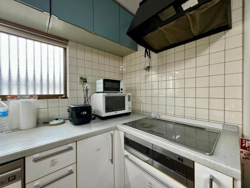Kuchyň nebo kuchyňský kout v ubytování Guest House 古民家 NAGOMI