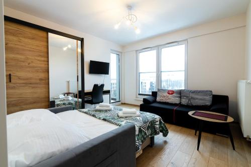 Ένα ή περισσότερα κρεβάτια σε δωμάτιο στο Apartament z dwoma sypialniami i z miejscem postojowym