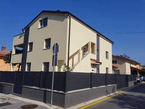 ApartIzola