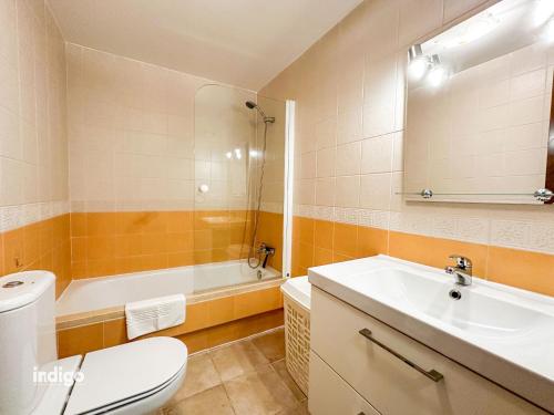 Kúpeľňa v ubytovaní JAN001 Modern Spacious 2 Bedroom Apartment