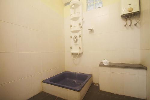 a small bathroom with a sink and a phone at Hotel Villa Rawa Pening Pratama by Aparian in Bandungan