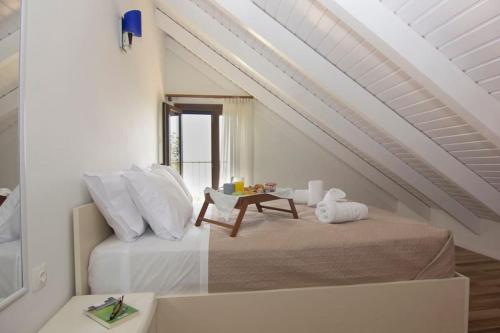 Ένα ή περισσότερα κρεβάτια σε δωμάτιο στο Belles Maisons - Nektarios