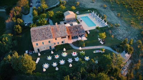 an aerial view of an estate with a swimming pool at Officina del Sole in Montegiorgio