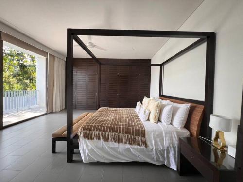 Säng eller sängar i ett rum på Phuket Pool Villa by Baan Yamu