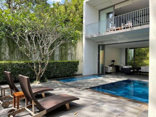 Poolen vid eller i närheten av Phuket Pool Villa by Baan Yamu
