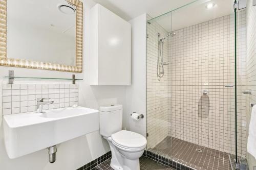 a bathroom with a toilet and a sink and a shower at East Melb 2bed parking pet friendly in Melbourne