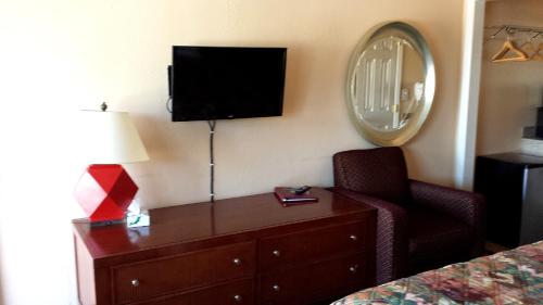Executive Inn & Suites – Photos 5