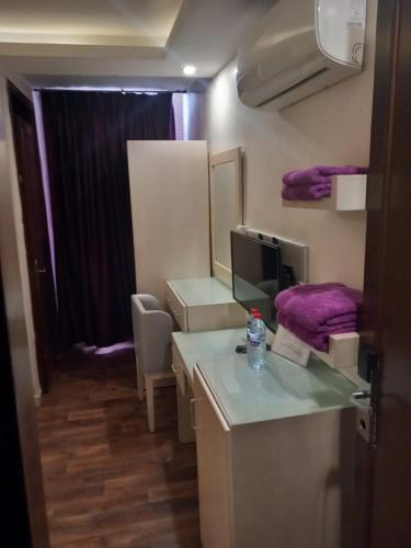Kuchyň nebo kuchyňský kout v ubytování Beirut Hotel 1