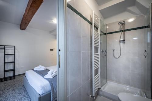 Ванна кімната в YID Agnolo three bedroom apartment in Florence