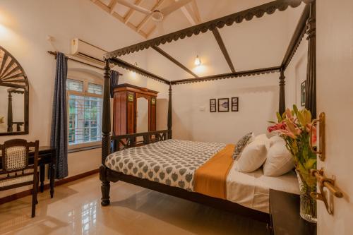 Łóżko lub łóżka w pokoju w obiekcie Phoenix by Hireavilla 5BR Villa with Pool in Colvale