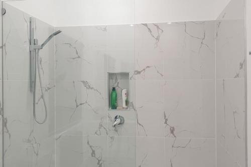 Un baño de Sunset Beach House 1770 Level 3