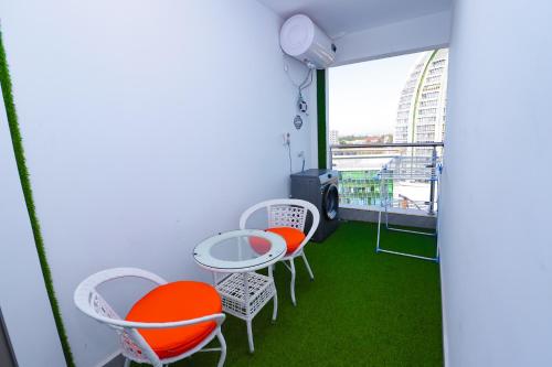 Skyline Splendor with City views, Mini Golf, Spa and Restaurant in Kilimani Nairobi