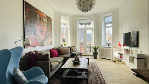 a living room with a couch and a table at ApartmentInCopenhagen Apartment 1590 in Copenhagen