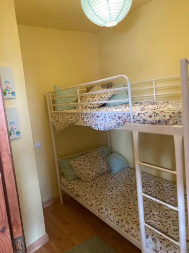 Mirar&Soñar tesisinde bir ranza yatağı veya ranza yatakları