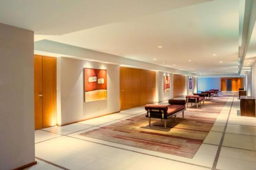 a lobby with a row of chairs and a waiting room at Hilton Mendoza in Mendoza
