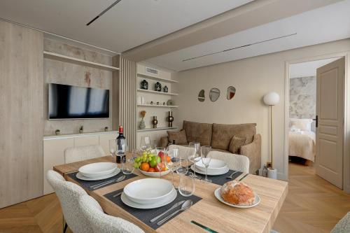 Photo de la galerie de l'établissement 364 Suite Fondary 2 - Superb apartment in Paris, à Paris