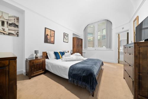 En eller flere senge i et værelse på Apartment 2, 48 Bishopsgate by City Living London