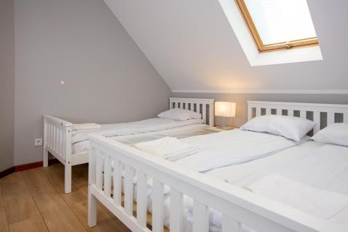 Postel nebo postele na pokoji v ubytování Nemo 4 Bedrooms & Grill