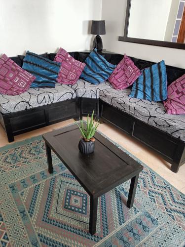 Studio Sleeps 2 with Balcony & Free Parking