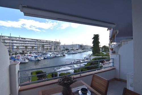 RNET - 1-6 Puerto Madeira Canal View