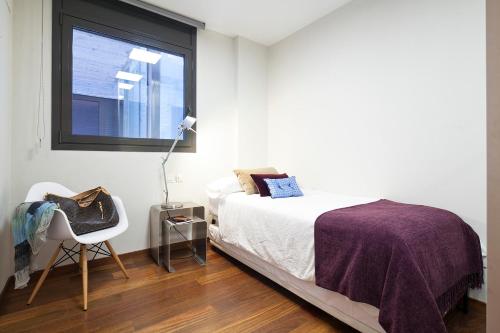 Katil atau katil-katil dalam bilik di Barcino Inversions - Splendid Apartment with Terrace and Pool near Park Güell