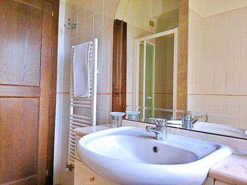 a bathroom with a white sink and a mirror at La Collina dei Venti in Gualdo Cattaneo