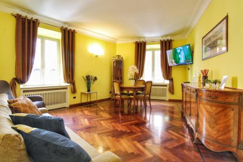 Large and Charming Apartment in Trastevere by YourHost