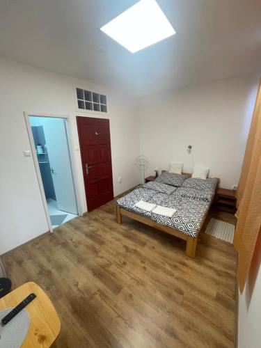 a bedroom with a bed in the middle of a room at Álom Vendèghàz in Dunaújváros