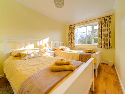 a bedroom with two beds and a window at 2 Bed in Brighstone IC132 in Brighstone