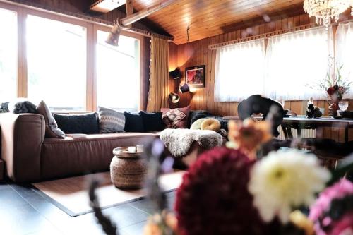 Zona de estar de Drop In mountain chalet