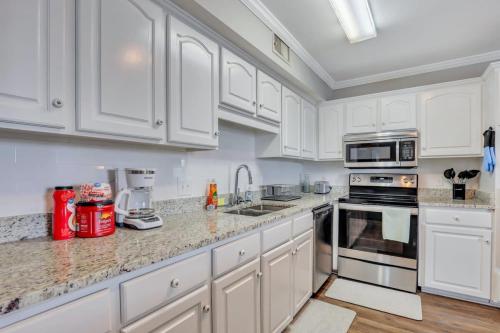 Dapur atau dapur kecil di Eagle's Nest - Spacious Loft Downtown - Near GSU