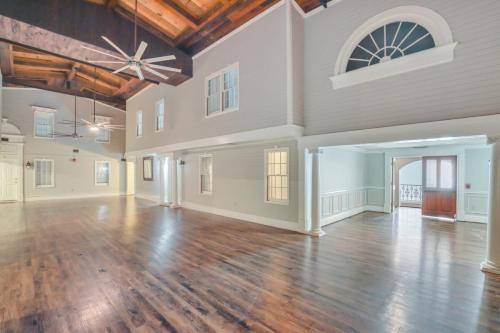 Gambar di galeri bagi Eagle's Nest - Spacious Loft Downtown - Near GSU di Statesboro