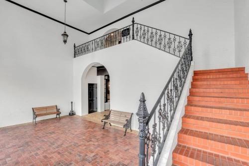 Gambar di galeri bagi Eagle's Nest - Spacious Loft Downtown - Near GSU di Statesboro