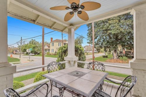 Fotografie z fotogalerie ubytování Historic Southern Home - close to downtown and GSU v destinaci Statesboro