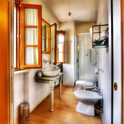 Casa Eufemia Cozy Apartmentsにあるバスルーム