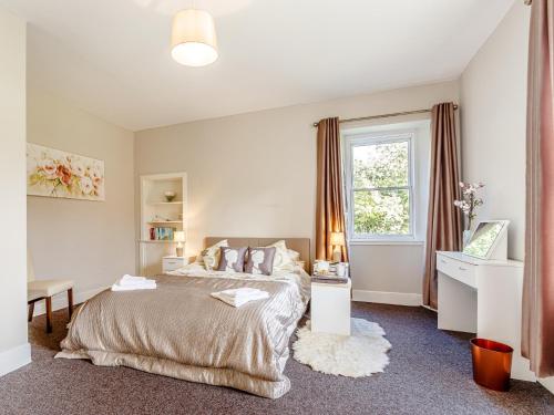 a bedroom with a large bed and a window at 3 Bed in Edinburgh 79550 in Kirknewton